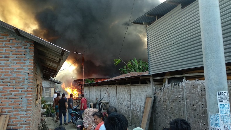Gudang Spring Bed di Deliserdang Terbakar, 4 Rumah dan 5 Kendaraan Ikut Ludes