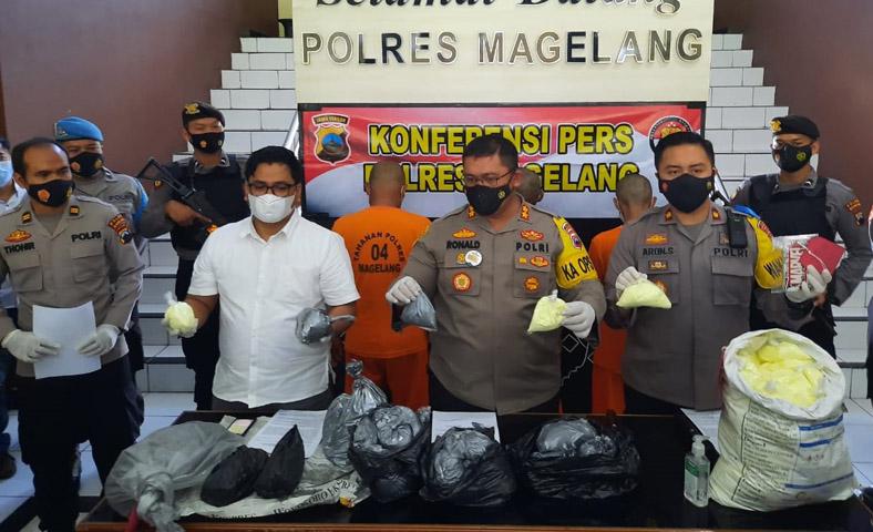 Polisi Tangkap 3 Penjual Bahan Peledak di Magelang, Sita Lebih 300 Kg Obat Mercon