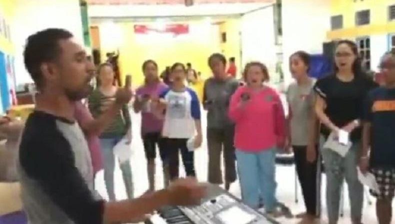 Viral Video Paduan Suara Gereja Lantunkan Selawat di Papua, Merdu dan Syahdu