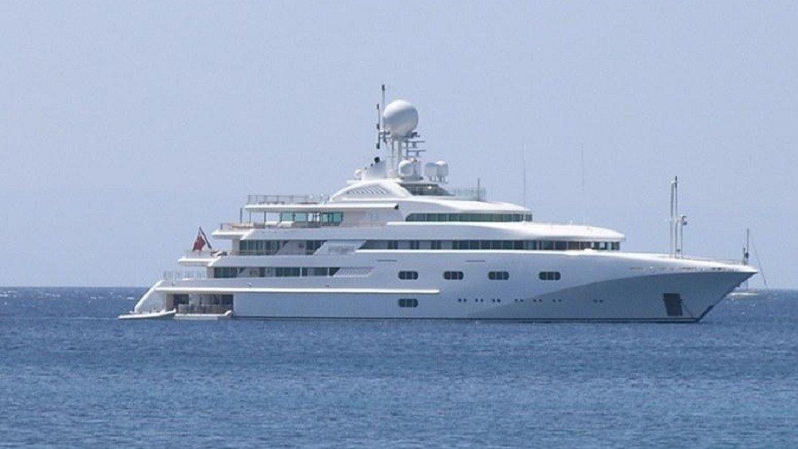 Kapal Pesiar Mini Pangeran MBS Seharga Rp857 Miliar Terlihat di Pantai Inggris