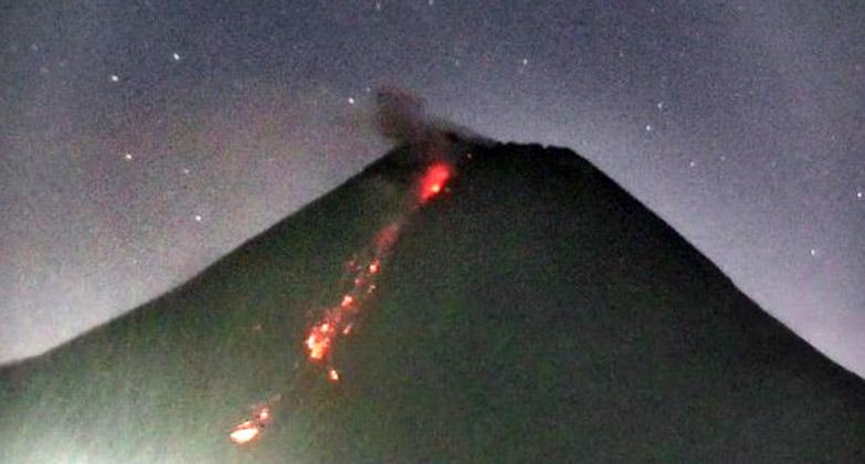 Sepanjang Hari ini, Merapi Semburkan 5 Kali Awan Panas Sejauh 1,5 Km