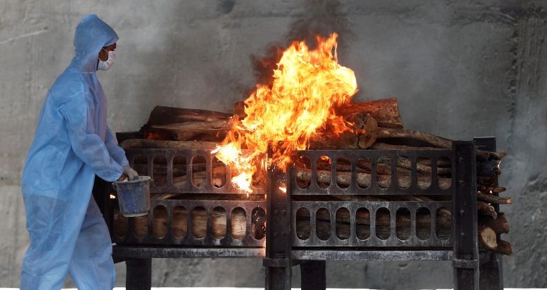 Parahnya Lonjakan Covid di India, Jenazah Antre Dikremasi