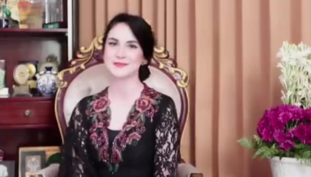 Cantiknya Arumi Bachsin Pakai Kebaya Hitam di Hari Kartini 