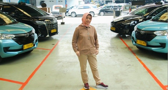Hari Kartini, Ini Sosok Perempuan Perkasa di Balik Puluhan Ribu Mobil Bluebird