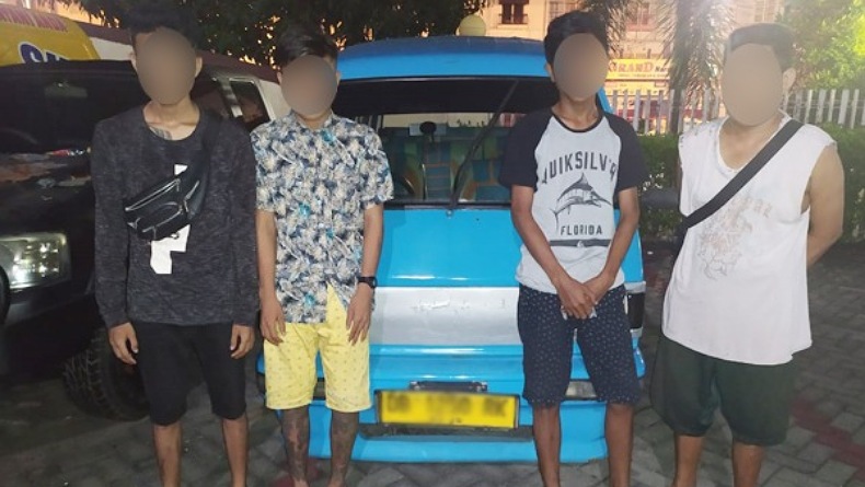 Main Judi Dalam Angkot, 4 Pemuda Manado Ditangkap Polisi