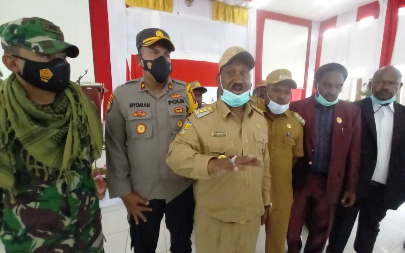 Bupati Puncak Tantang KKB Perang Terbuka: Bukan Laki-Laki Membunuh Guru dan Pelajar