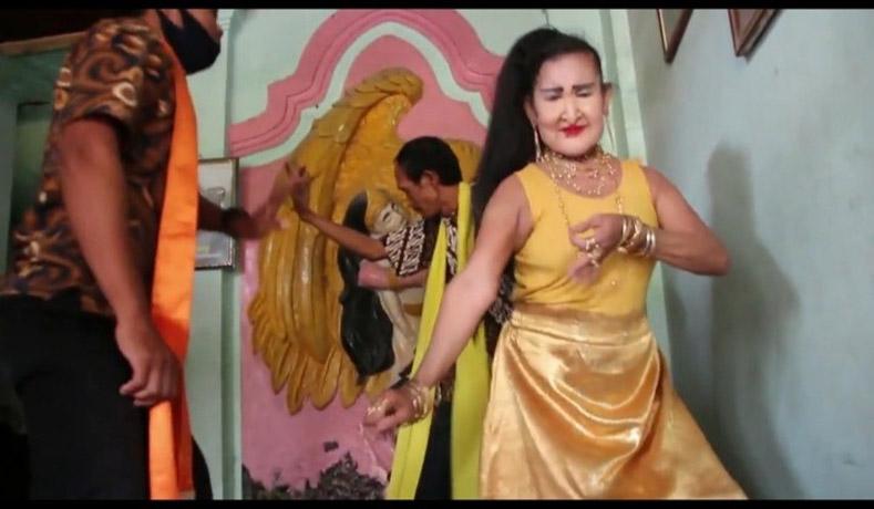 Kisah Lasmi Ledek Legendaris yang Mendunia Kini Terpuruk, Terpaksa Ngamen di Jalanan