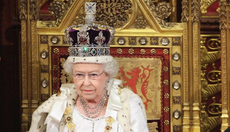 Ratu Elizabeth Dapat Hadiah Kuda Spesial dari Presiden Prancis Emmanuel Macron