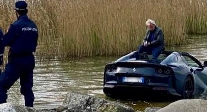 Lupa Rem Tangan, Mobil Ferrari Seharga Rp13,5 Miliar Nyemplung ke Danau 