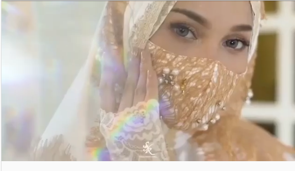 Ramadhan di Jepang, Syahrini Pamer Mukena Berhias Emas