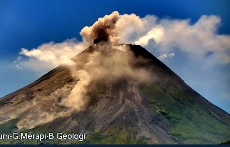 Sejak Siang Merapi Semburkan Awan Panas, Jarak Luncur Capai 1,5 Km