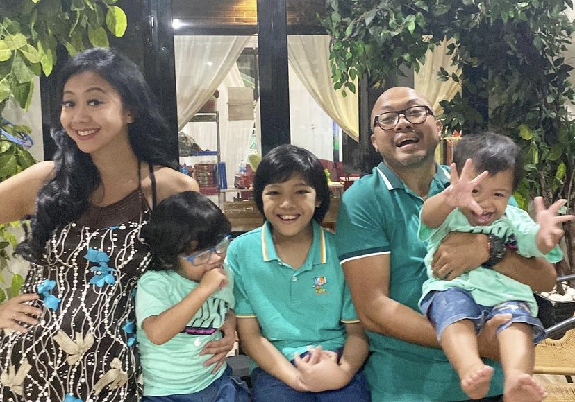 Asri Welas Panik, Lupa Kunci Pintu Anak Ketiganya Tercebur di Kolam Renang