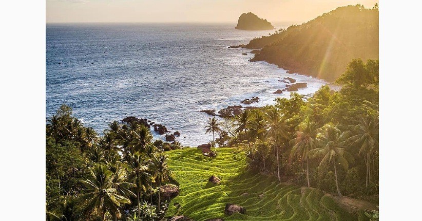Mengintip Keindahan Pantai Rajaan di Trenggalek, Ada Persawahan hingga Laguna