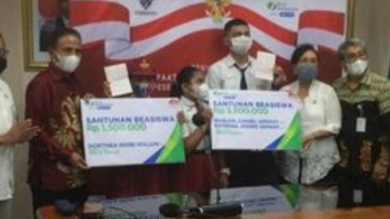 BP Jamsostek Serahkan Beasiswa kepada 83 Siswa Ahli Waris di Maluku