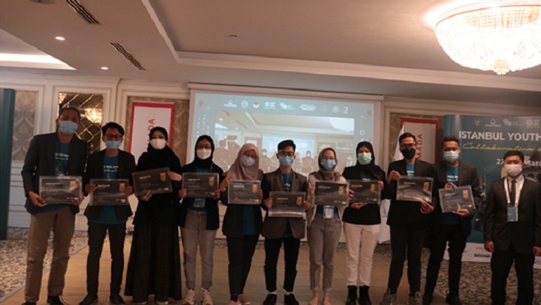 Keren, 6 Mahasiswa Unair Sabet Penghargaan Best Social Project di Istanbul Youth Summit