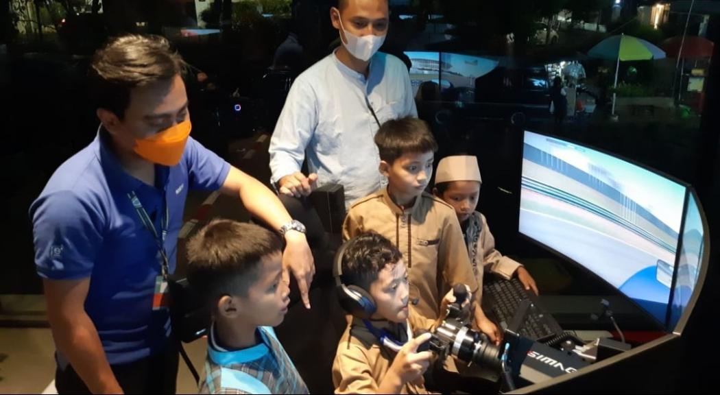 Anak Yatim Diberi Kesempatan Jajal Simulator Digital Motorsport