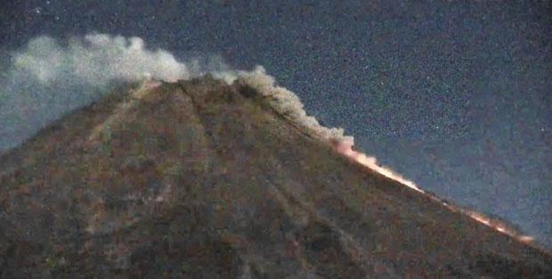  Selama 12 Jam Gunung Merapi Semburkan Wedus Gembel 6 Kali dan 33 Lava Pijar