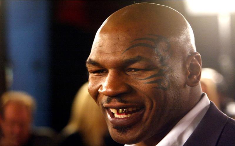 Kocak, Ini Alasan Mike Tyson Tak Pernah Pakai Kaus Kaki saat Bertinju