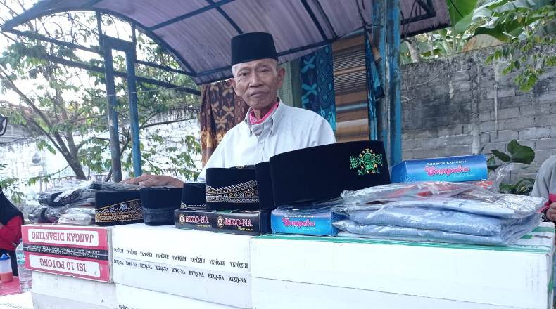 Penjualan Masih Sepi saat Ramadan, Pedagang Perlengkapan Busana Muslim Berharap Keajaiban  