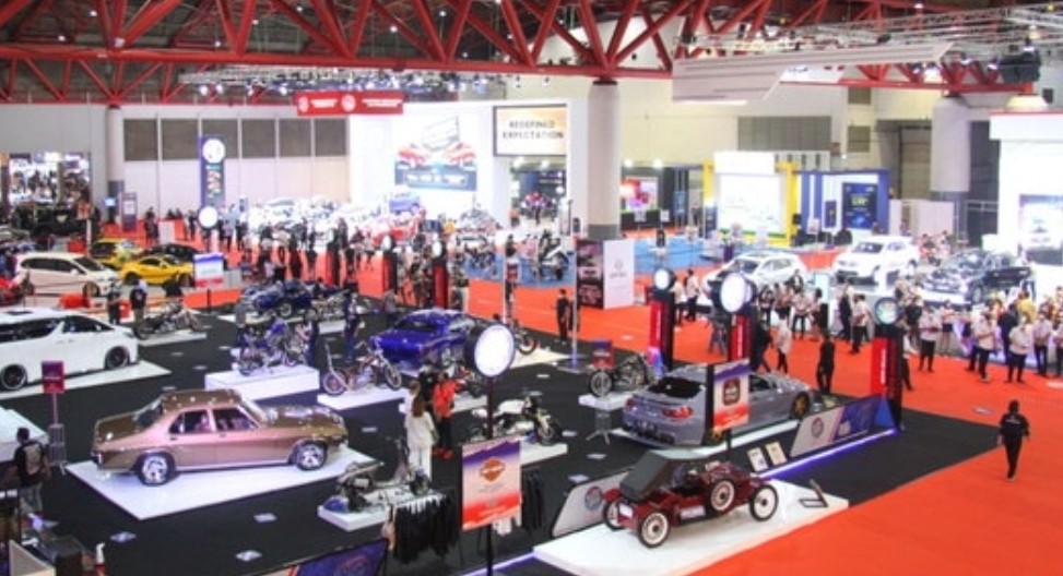 Hari Terakhir Pameran, Pengunjung Masih Padati IIMS Hybrid 2021