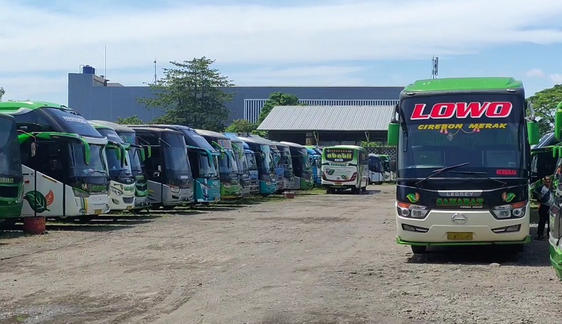 Meski Ada Larangan Mudik, Armada Bus di Terminal Harjamukti Cirebon Ditambah 