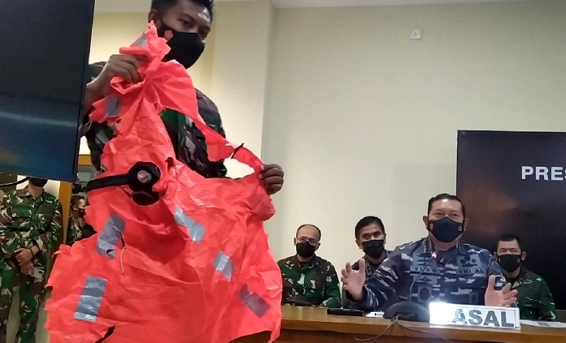 TNI AL: Awak KRI Nanggala 402 Sempat Keluarkan Baju Penyelamat 