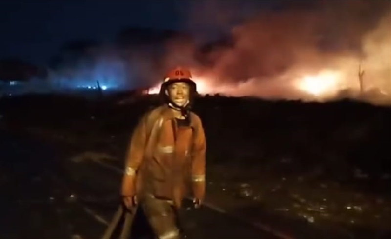 Sudah 6 Hari, Kebakaran di Penampungan Ban Bekas Bogor Belum Padam