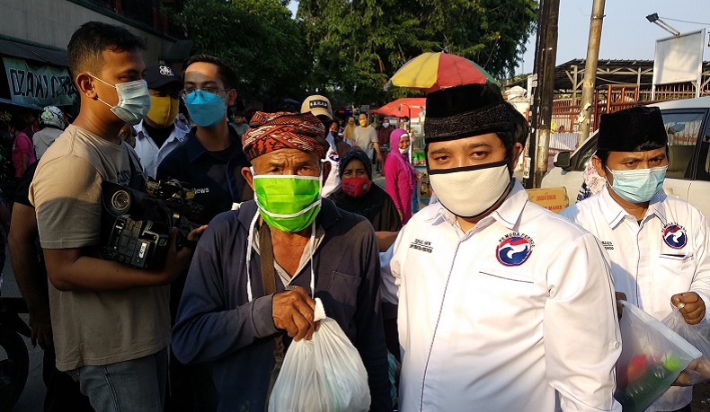 Warga Jakut Senang Dapat Bantuan Sembako dan Takjil dari Pemuda Perindo