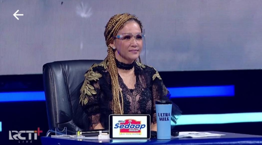Maia Estianty Tampil Nyentrik dengan Gaya Rambut Cornrow di Grand Final Idol 2021 