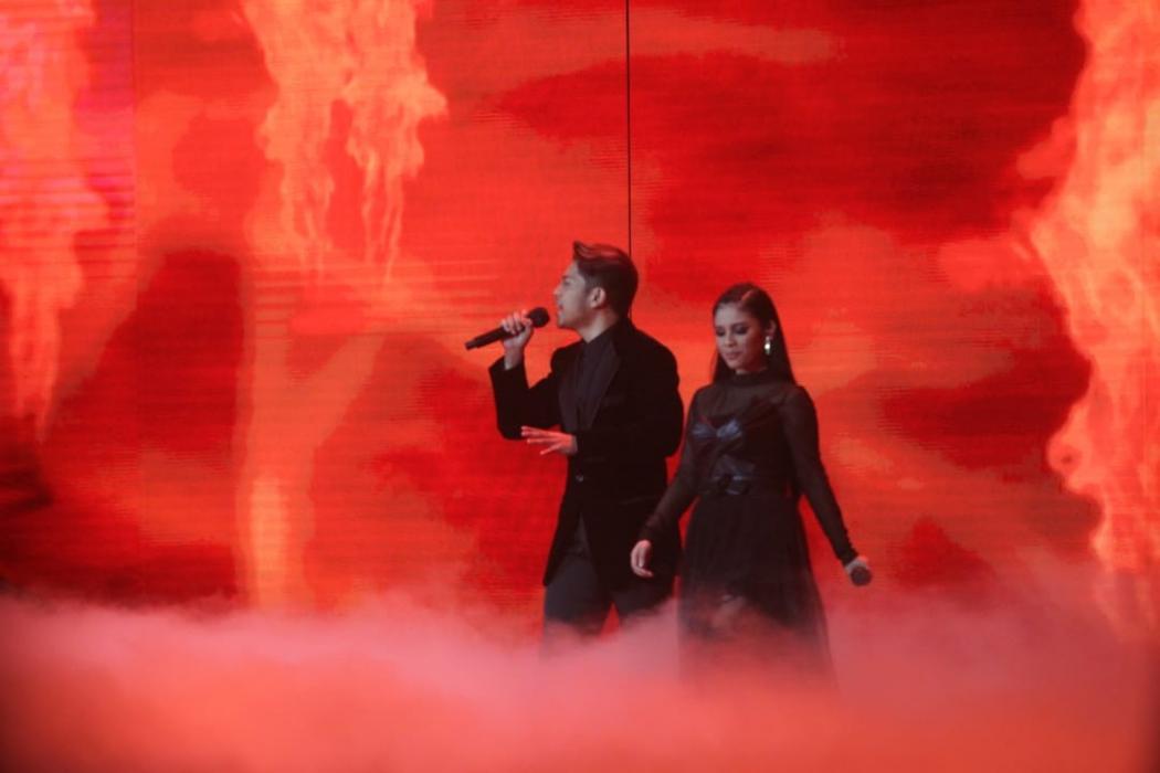 Rimar Callista dan Mark Natama Buka Grand Final Indonesian Idol dengan Megah