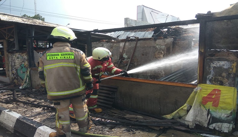 Rumah Makan Padang di Cimahi Terbakar, Seorang Pegawai Dilarikan ke Rumah Sakit