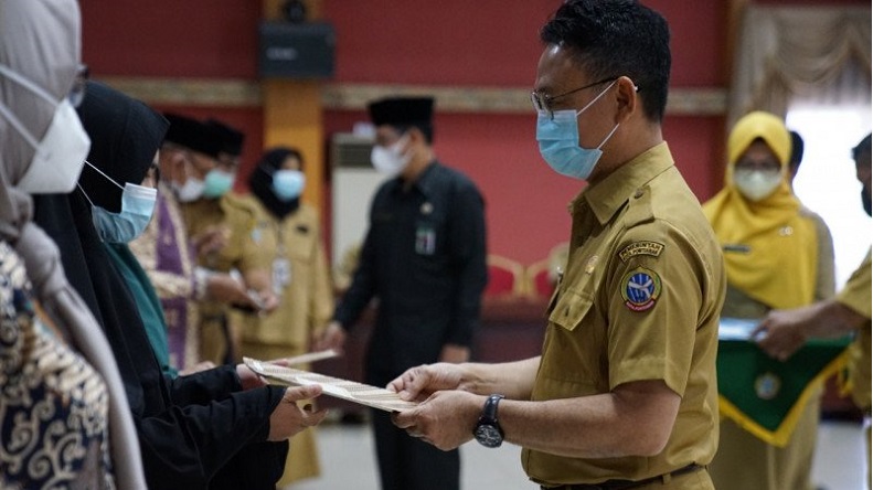 Pemkot Pontianak Beri Bantuan Transportasi Guru Mengaji dan Petugas Posyandu