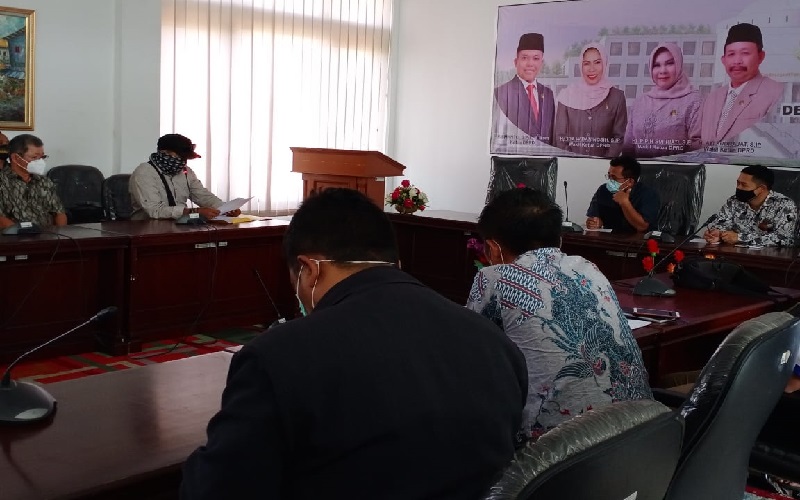 Di-PHK Sepihak oleh Perusahaan, Buruh Tekstil Ngadu ke DPRD KBB