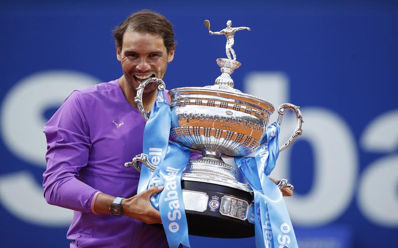 Dendam Tuntas, Rafael Nadal Hajar Stefanos Tsitsipas dan Juara Barcelona Open