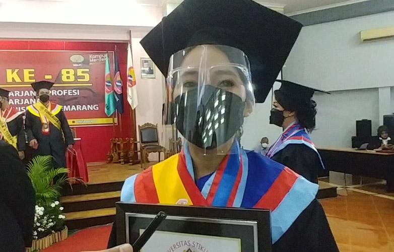 Kisah Sukses Mahasiswi Cantik Lulus Kuliah Buka Lapangan Kerja