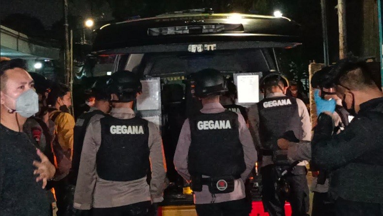 Penggeledahan di Petamburan, Tim Gegana Polri Periksa Serbuk Putih di Dalam 4 Kaleng