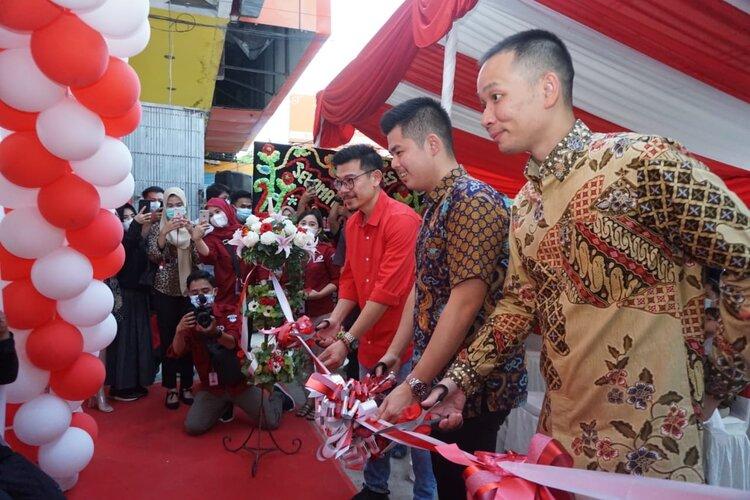 Manjakan Konsumen, iDexpress Resmikan Gerai Flagship Standar Premium di Makassar