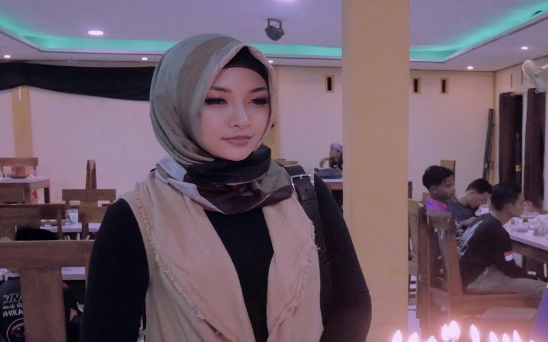 Polwan Cantik Iptu Rita Kenakan Hijab, Netizen: Senyumnya seperti Razia, Bikin Deg-degan