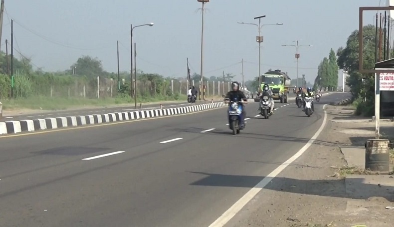 Akali Penyekatan di Jalur Pantura, Pemudik Susuri Jalur Tikus dengan Motor