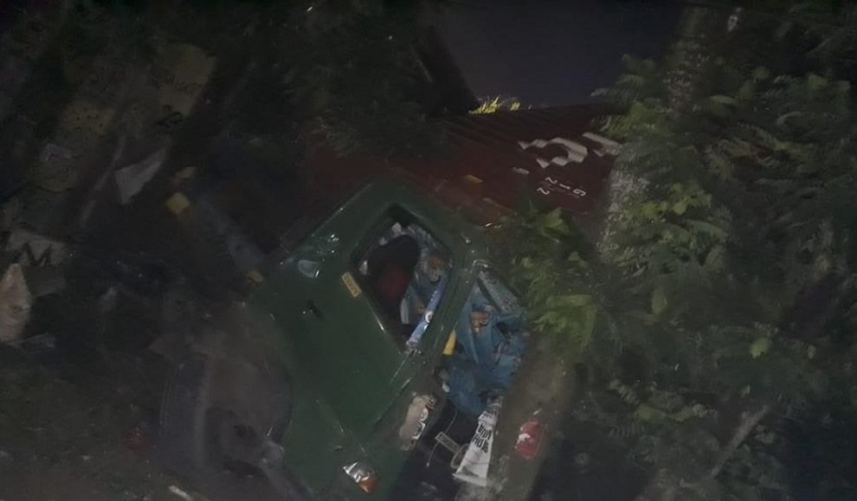 Diduga Sopir Ngantuk, Truk Terjun dari Jembatan Tol di Serpong