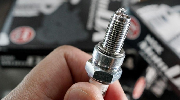 Dongkrak Performa Motor, NGK Luncurkan Busi MotoDX