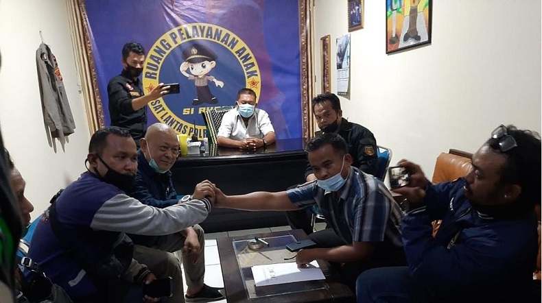 Viral Pemukulan Ojek Online di Cikarang, Polisi Mediasi