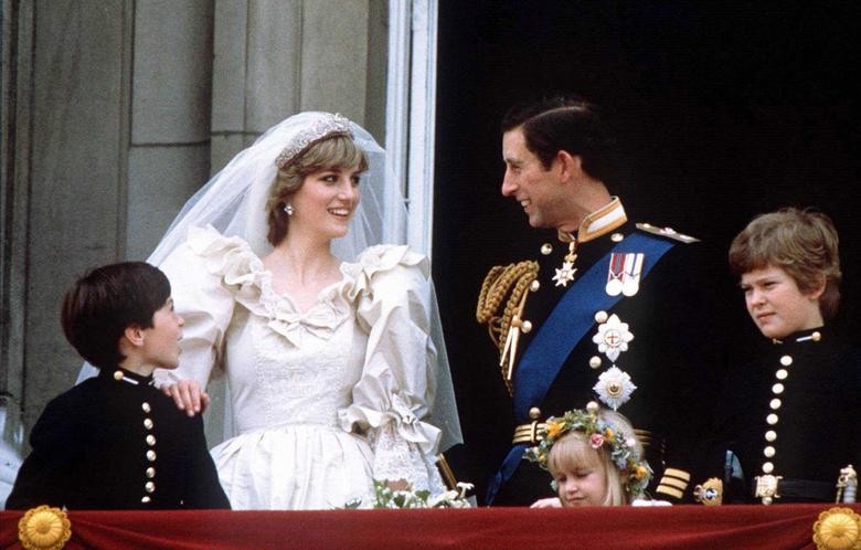 Gaun Pengantin Ikonik Putri Diana Bakal Dipamerkan di Istana Kensington