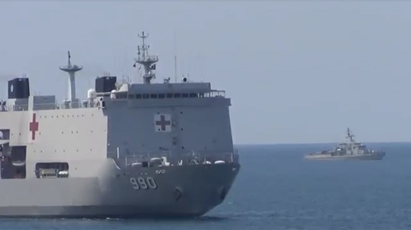 TNI AL Fasilitasi Keluarga Prajurit KRI Nanggala 402 untuk Tabur Bunga 