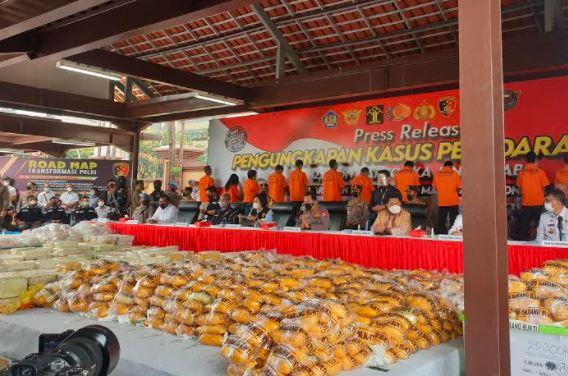 Polri Bongkar Peredaran 2,5 Ton Sabu Jaringan Timur Tengah, 1 Pelaku Ditembak Mati
