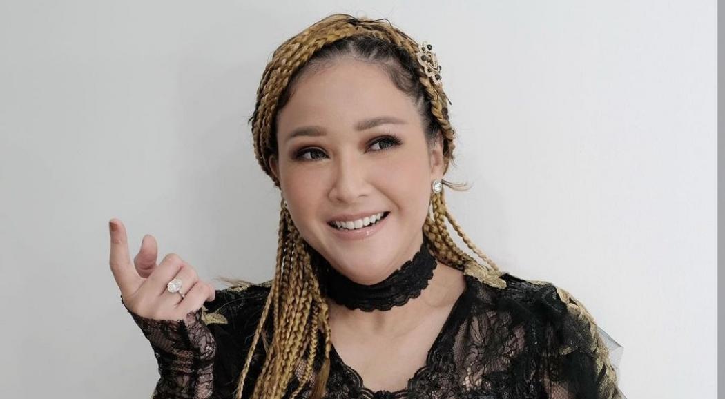 Cerita Maia Estianty Berdoa saat Umrah Dijatuhi Kotoran Burung, Ternyata Ini Jawabannya 