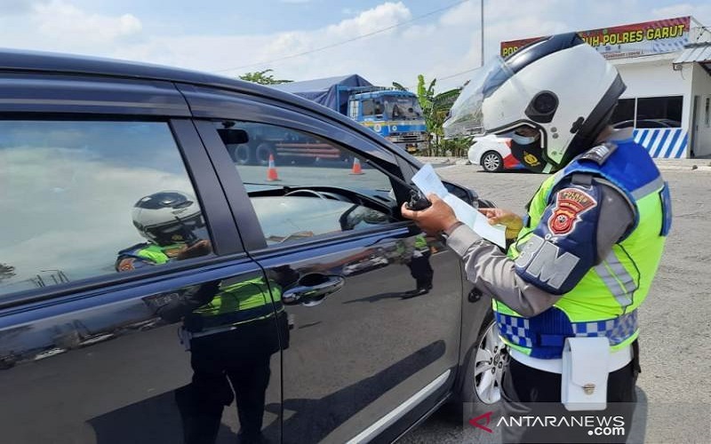 Larangan Mudik, Polres Garut Lakukan Penyekatan, Puluhan Kendaraan Diputar Balik