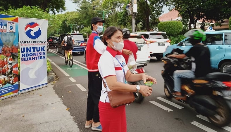 DPP Rescue Perindo Bagikan 400 Takjil di Jalan Diponegoro Jakpus