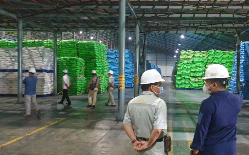 Satgas Pangan Polda Jatim Temukan 37.000 Ton Gula di Gudang PT KTM Lamongan 