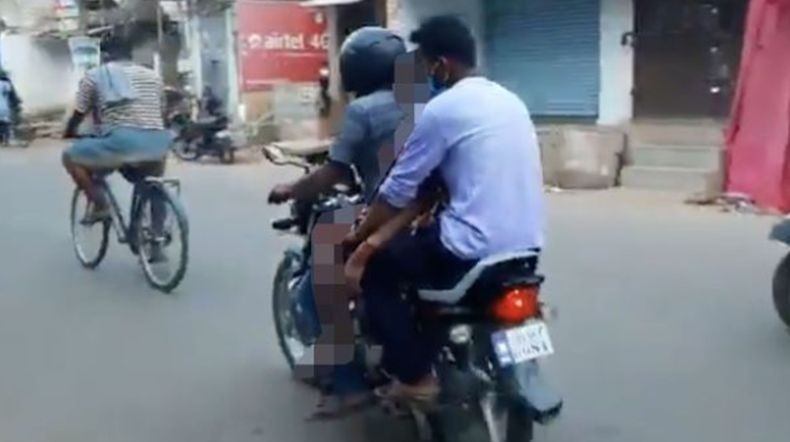 Miris, Jenazah Korban Covid di India Dibawa Pakai Sepeda Motor karena Tak Ada Ambulans